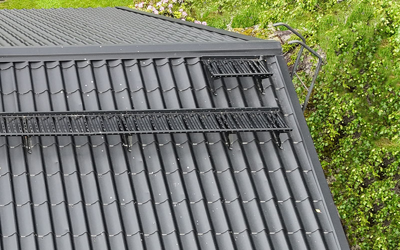 Peltikaton kateruuvien vaihto