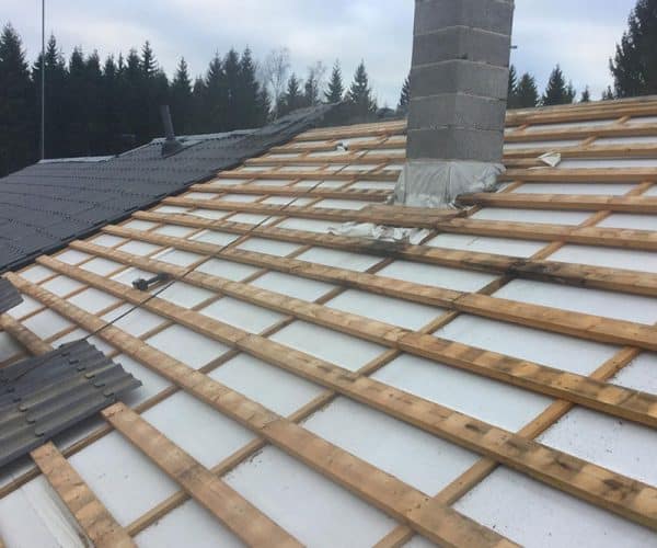 Kattopeltien vaihto uusiin