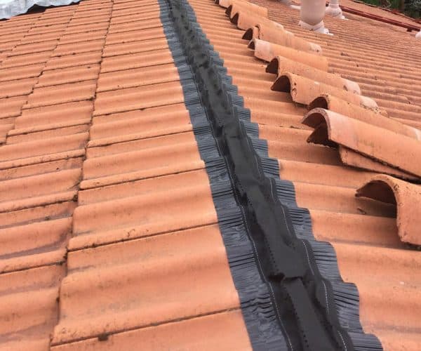Rivitalon katon huolto ja korjaus